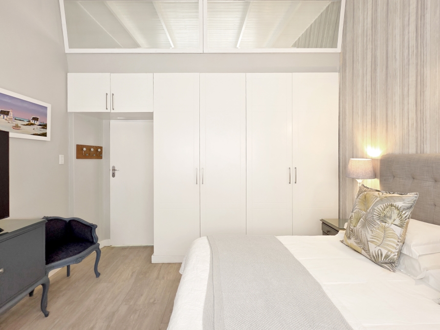2 Bedroom Property for Sale in Sea Point Western Cape